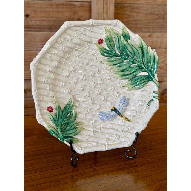 Chinoiserie Vintage Fitz & Floyd Tropical Bamboo Basketweave Majolica Style Decorative Plate For Sale - Image 3 of 11