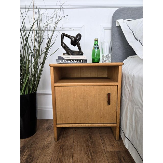 Very elegant and refined Italian 1950s Mid-Century Modern pair of bedside tables with top shelf and door with beautiful...