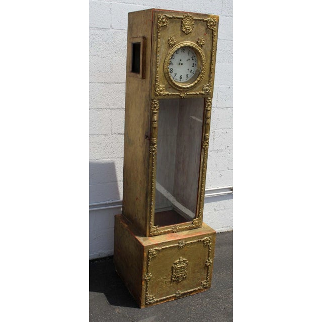 Self standing European large clock, at moment dos not shows the good time. Fantastic patina, sign on the bottom part, we...
