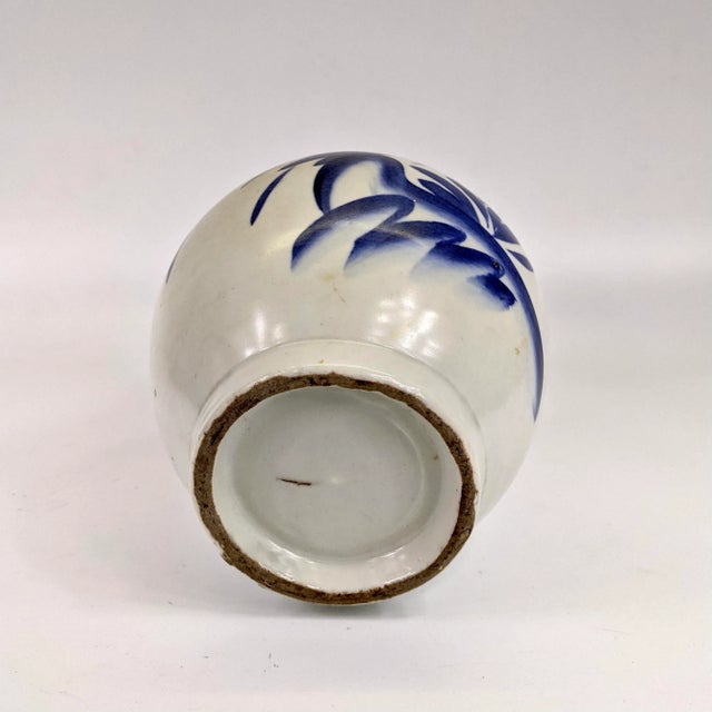 Mid 19th Century 1920s Korean Blue and White Porcelain Wine Jar For Sale - Image 5 of 6