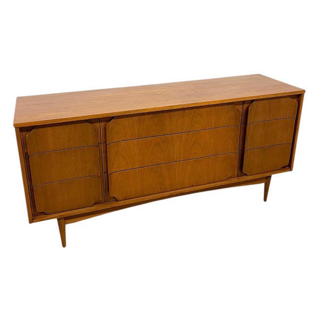 1970s Mid-Century Modern 9-Drawer Dresser With Sculpted DrawerFronts For Sale - Image 9 of 10