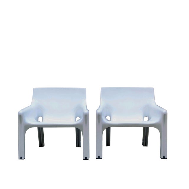 White Set of Italian White Vicario Chairs by Vico Magistretti for Artemide, 1970s For Sale - Image 8 of 8