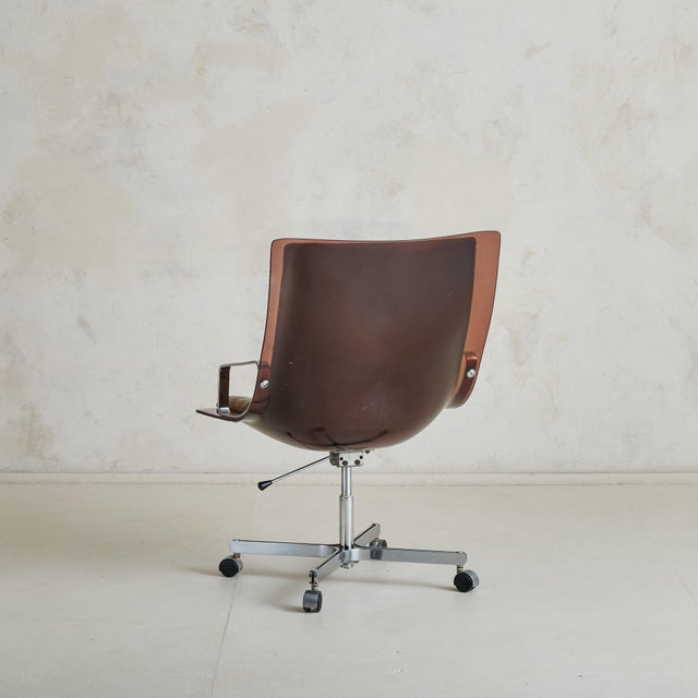 1960s French Plexiglass Desk Chair with Leather Cushion Attributed Apelbaum, 1960s For Sale - Image 5 of 11