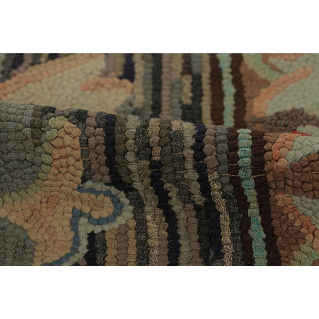 Antique Hooked Rug With Floral Medallion & Scrolling Vine Border - Rug & Kilim For Sale In New York - Image 6 of 7