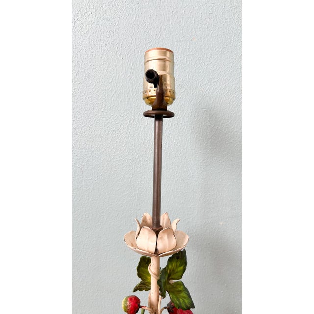 Currey & Company Mid-20th Century Italian Tole Strawberry Table Lamp – Cottagecore / Country French Style For Sale - Image 4 of 12