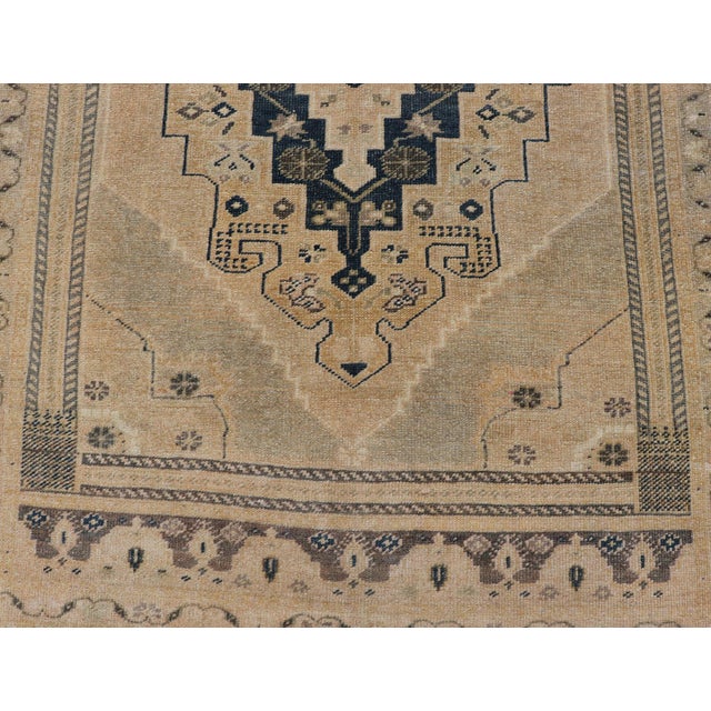 Early 20th Century Vintage Turkish Oushak Rug With Beige and Navy Blue Geometric Medallion For Sale - Image 5 of 10