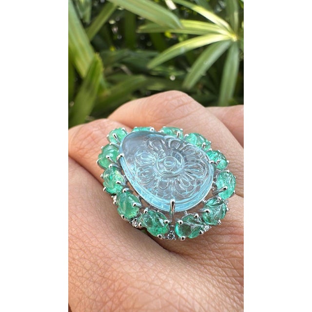 Set in 18k Gold, 13.39 Carats Carved Aquamarine, Emerald & Diamond Cocktail Ring, Us Size 6 For Sale - Image 9 of 10
