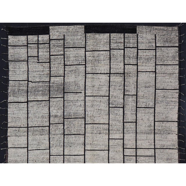 Modern piled hand knotted rug with all-over modern design in black and white wool tones, rug Keivan Woven Arts /...