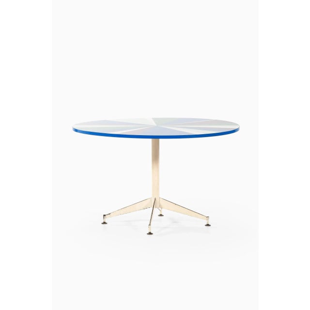 Dining table by unknown designer. Probably produced in Italy.