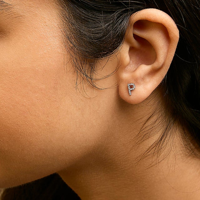 Haus of Brilliance 10K White Gold 1/10 Cttw Diamond 'P' Initial Stud Earring For Sale - Image 4 of 5