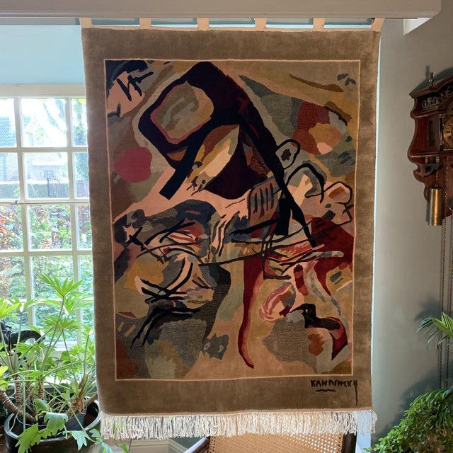 Wonderful silk wall rug after the work "with the black arc" after Kandinsky and signed (see detail photo). Modern work in...