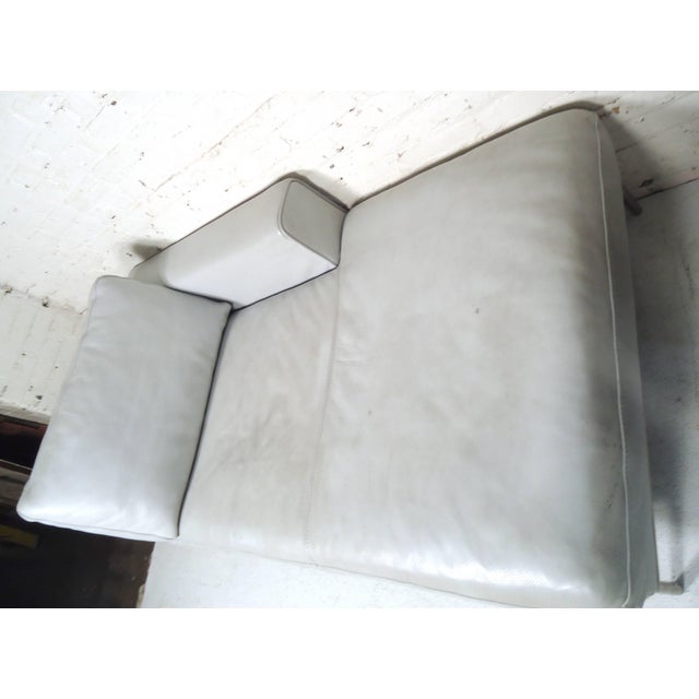 Light Gray 1960s Vintage Modern White Settee For Sale - Image 8 of 10
