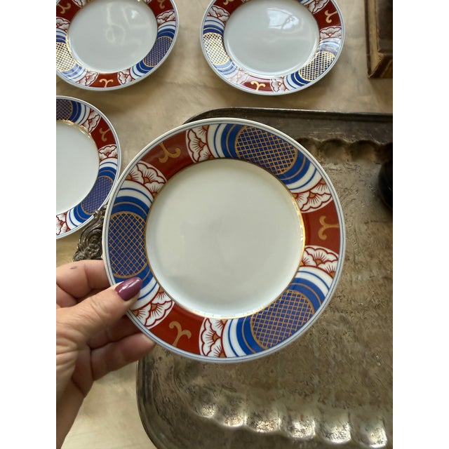 Oxblood Red Vintage Fitz and Floyd 1975 Mishiki Plates 6.5 Inch Blue Oxblood Red Gold Vintage Japan - Set of 4 For Sale - Image 8 of 10