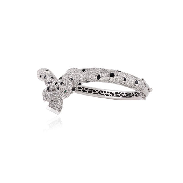 Art Deco 6.51 CTW Cluster Diamond Panther Bangle With Emerald Eyes in 14k Gold For Sale In New York - Image 6 of 16