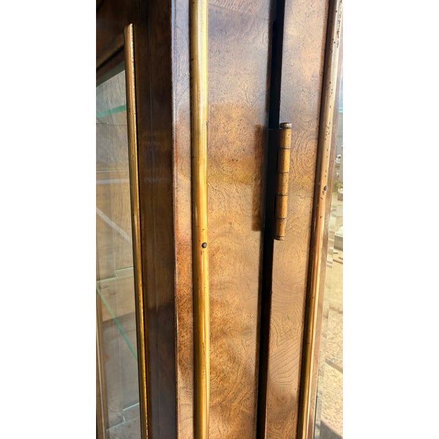 Late 20th Century Mastercraft Illuminated Burlwood Arched Display Cabinet Vitrine With Brass Trim, Attributed For Sale - Image 10 of 16