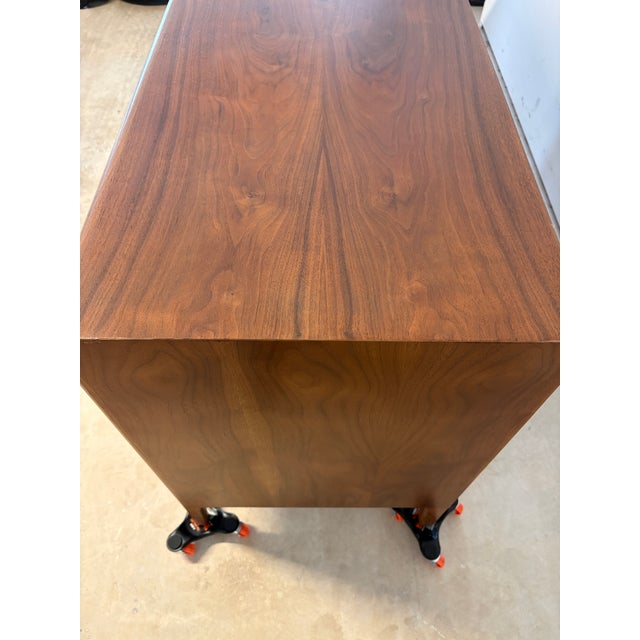 1960s Freshly Refinished Widdicomb Mid-Century Modern 6-Drawer Walnut Dresser – MCM Beauty! For Sale In Austin - Image 6 of 18