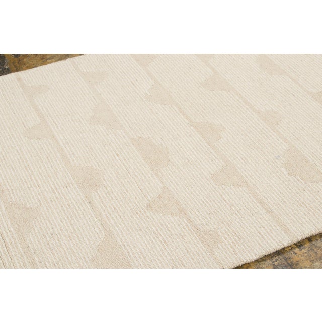 Contemporary Contemporary Geometric Beige & Ivory Wool Rug by Rug & Kilim, India For Sale - Image 3 of 9