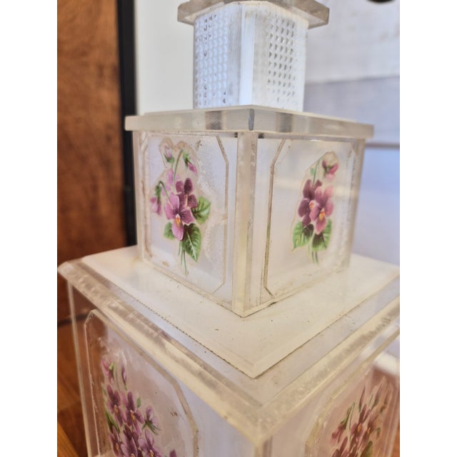 1970s Pair of Tiered Lucite Floral Decal Table Lamps For Sale - Image 5 of 10