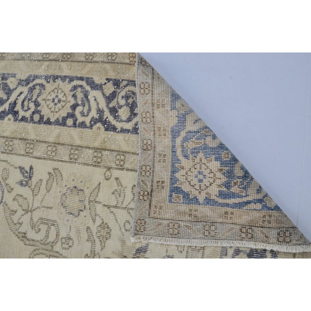 Turkish 1950s Oversize Oushak Anatolian Floral Carpet For Sale - Image 3 of 10