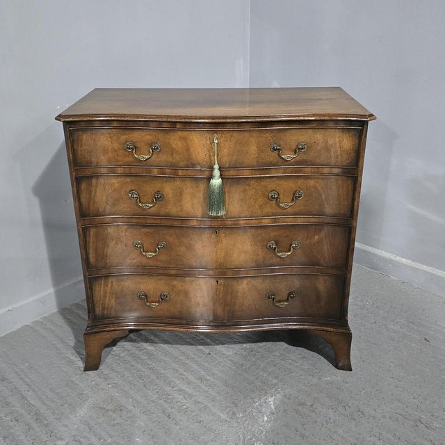 Small Georgian Serpentine Chest of Drawers, 1910 For Sale - Image 13 of 18