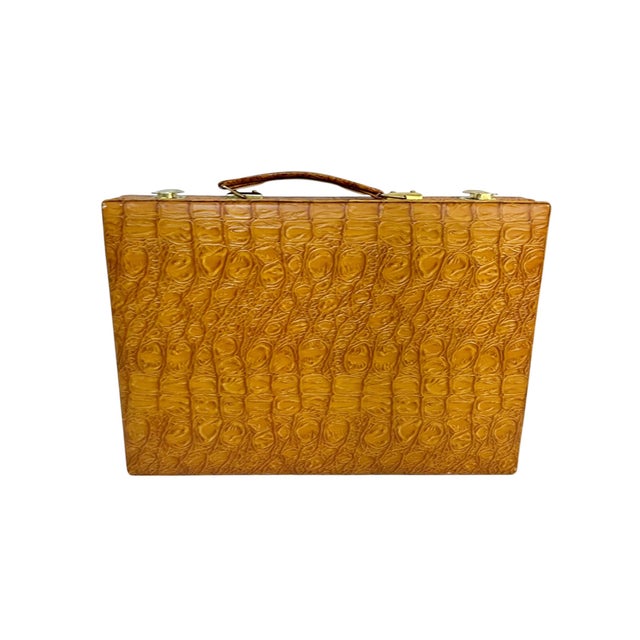 A wonderfully stylish vintage backgammon set housed in a leatherette faux crocodile covered travel case. The handsome mid-...