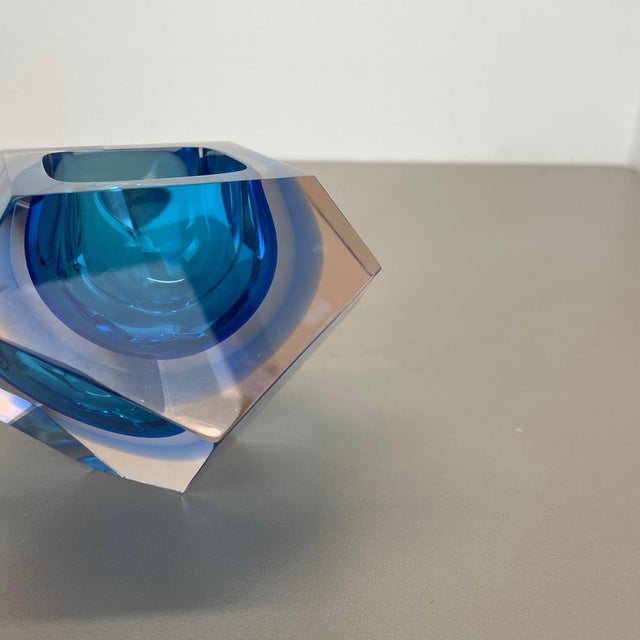 Murano Glass Faceted Diamond Sommerso Bowl by Flavio Poli, Italy, 1970s For Sale - Image 16 of 18