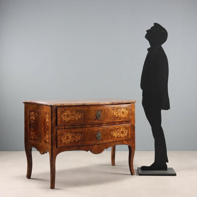 Late Baroque walnut chest of drawers with maple fillets and inlays. The curved front features two drawers, while the...