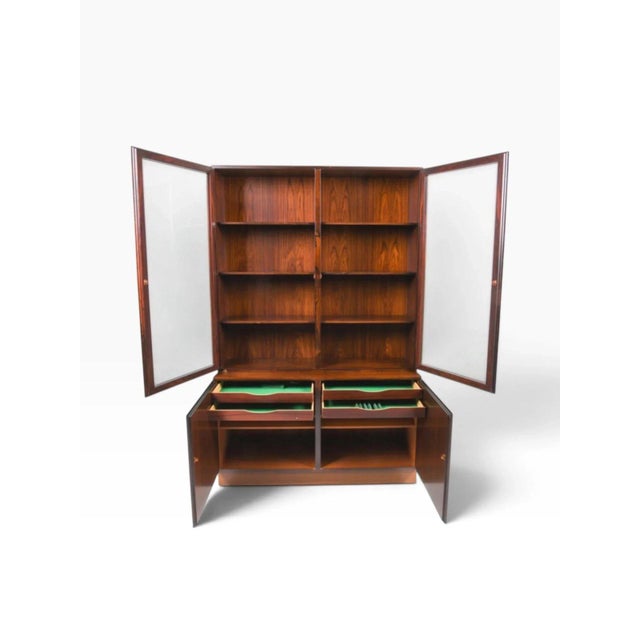 OVERVIEW A mid-century Danish modern rosewood hutch and bookcase made by Omann Jun of Denmark, with the original maker's...