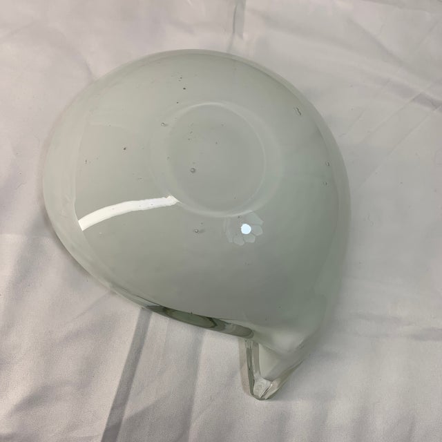 Heavy Vintage C. 1950s Alfredo Barbini Bullicante Sommerso Cased White Glass With Gold Flecks Vide-Poche For Sale In Chicago - Image 6 of 11