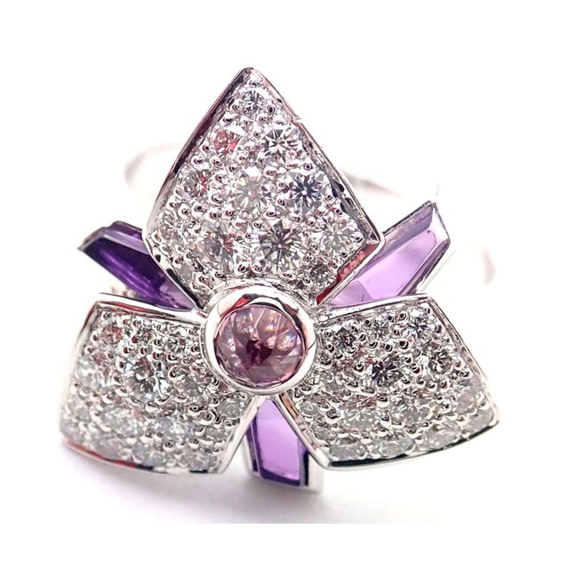 About This Piece: Metal: 18k White Gold Width: 16mm Weight: 6.1 grams Size: European 49, US 4 3/4 Stones: Round brilliant...