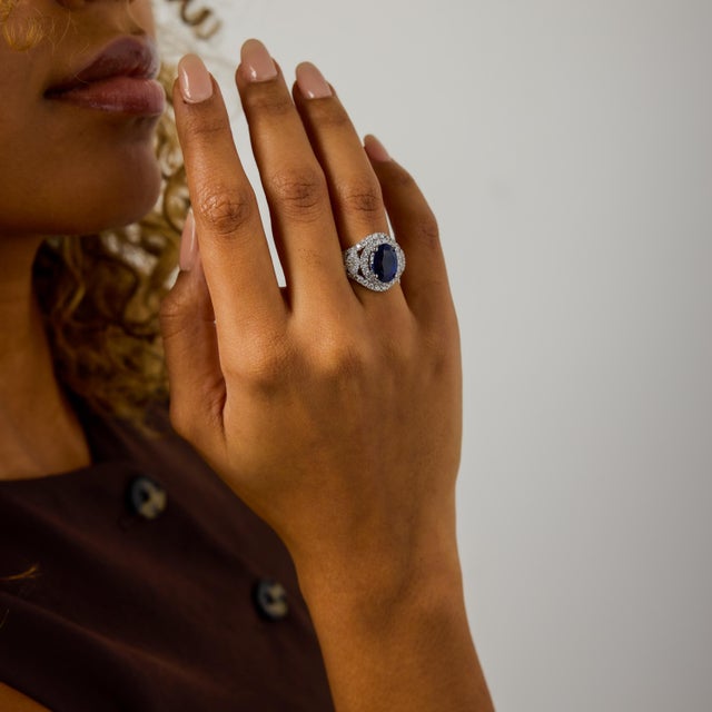 1990s Vintage 4.43 Carat Sapphire Diamond 18k White Gold Cocktail Ring, Size 6 For Sale - Image 5 of 7
