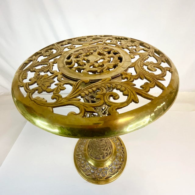 1950s Vintage Italian Hollywood Regency Brass Filagree Drinks Table or Plant Stand. For Sale - Image 11 of 11
