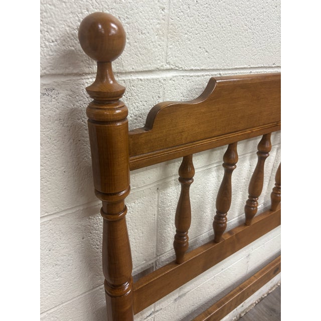 Vintage Full Size Heywood Wakefield Old Colony Maple Bed For Sale - Image 13 of 15
