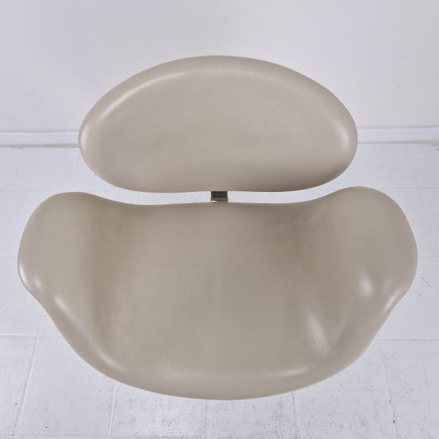 Ivory Mid-Century Modern Ivory Leather Little Tulip Chairs by Pierre Paulin for Artifort For Sale - Image 8 of 12