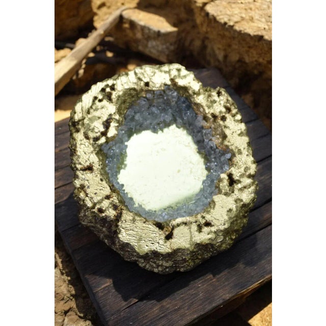 Artistic Elevation: This 25cm high geode mirror is not only a functional object, but a true work of art made entirely by...