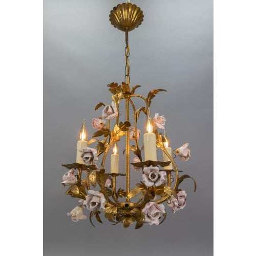 Hollywood Regency Style Gilt Metal and Pink Porcelain Roses Chandelier, Italy, 1970s For Sale - Image 13 of 18