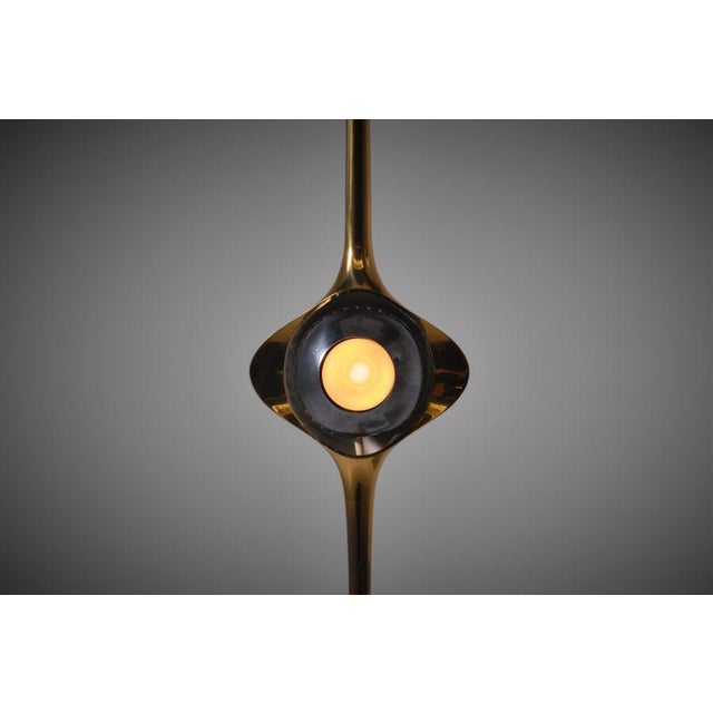 Cobra table lamp mod. 12919 in polished brass by Angelo Lelii for Arredoluce, Italy 1962. Intriguing design of an elegant...