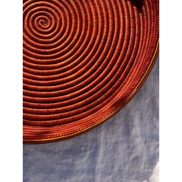 Woven Tray in Natural Fiber With Copper Edge For Sale - Image 4 of 4