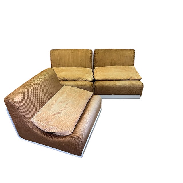 Modular sofa “orbis” in three parts, designed by Luigi Colani for COR. Color: mustard yellow/light brown/beige I have...
