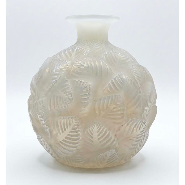 1920s Lalique “Ormeaux” Vase, Model No. 984 For Sale - Image 5 of 16