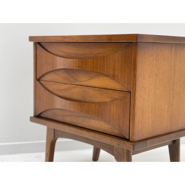 Mid-Century Modern Sculptural Nightstand For Sale - Image 9 of 12