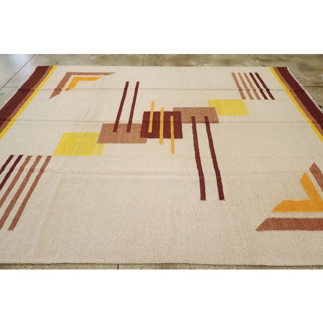 Mid 20th Century Galerie Shabab Collection Mid-20th Century Indian Flatweave Dhurrie Room Size Carpet For Sale - Image 5 of 7