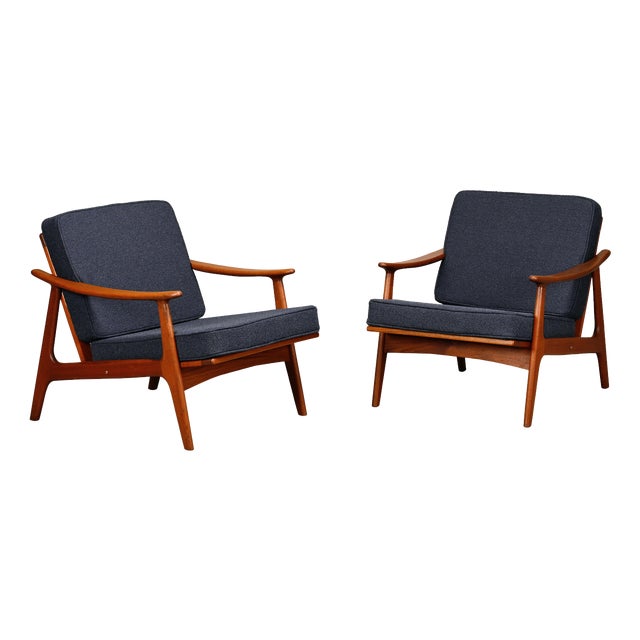 Scandinavian Modern Lounge Chairs in Teak and Dark Blue Bouclé Fabric, 1960s, Set of 2 For Sale