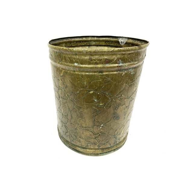 1920s Arts and Crafts Brass Repoussé Wastebasket For Sale In New York - Image 6 of 9