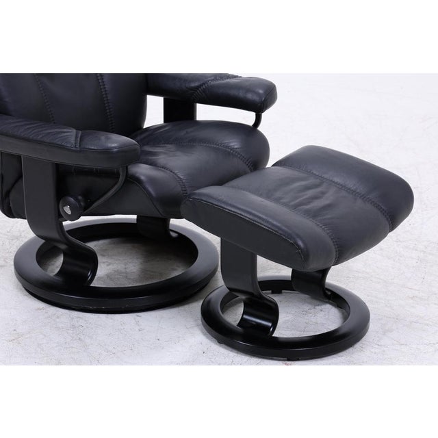 Set of Consul Recliner with Ottoman in Leather from Stressless For Sale - Image 10 of 18
