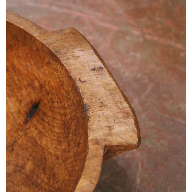 19th Century French Elm Dough Bowl With Hand-Carved Handle For Sale In Dallas - Image 6 of 8