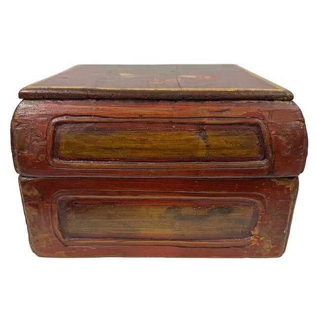Early 20th Century Early 20th-Century Chinese Hand Painted Wooden Jewelry/Fruit Box For Sale - Image 5 of 9