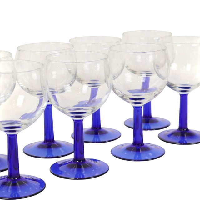 1980s Arcoroc Wine Glasses with Cobalt Blue Base, 1980s, Set of 11 For Sale - Image 5 of 12