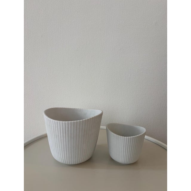 Modern Vases in White Stoneware by Stig Lindberg for Gustavsberg, 1950s, Set of 2 For Sale - Image 3 of 5