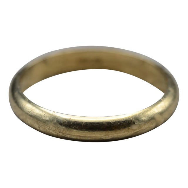Gentleman's 14K Yellow Gold Classic Style Wedding Band For Sale
